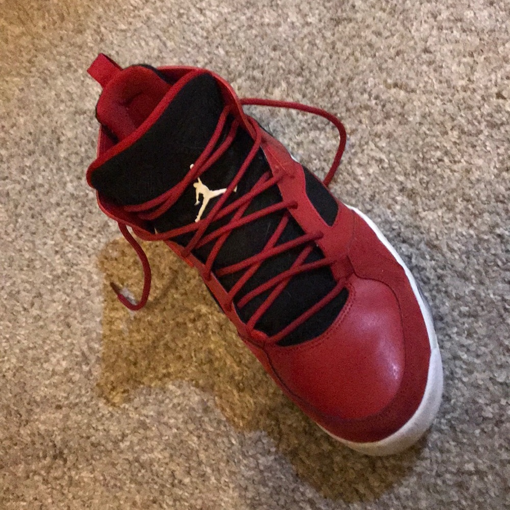 Jordans Gym Red)